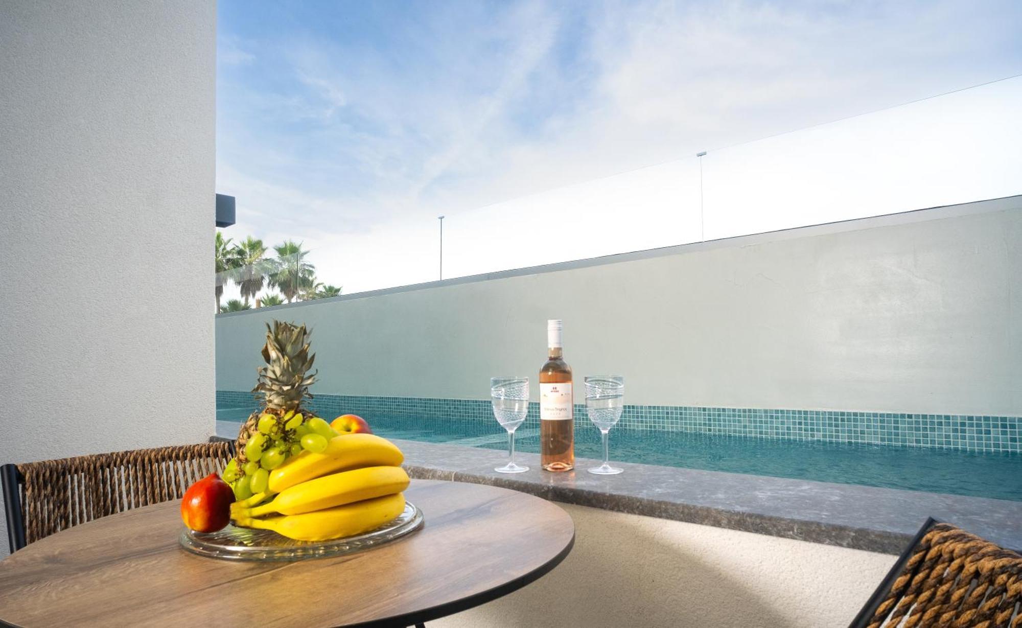 Luminous Luxury Living Aparthotel Kallithea  Bagian luar foto